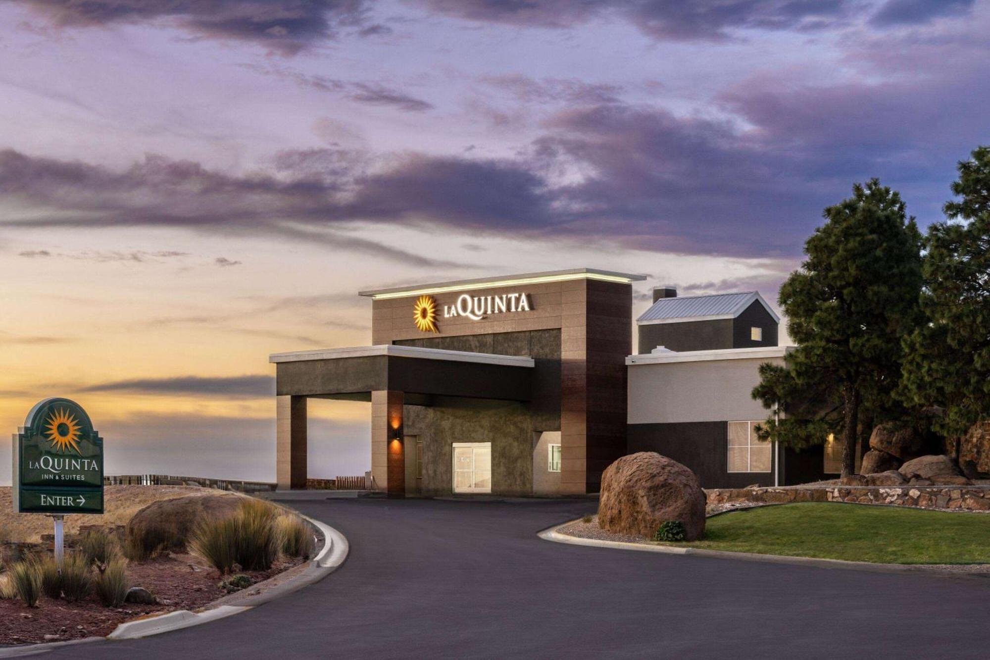 La Quinta By Wyndham Santa Rosa Hotel Exterior photo